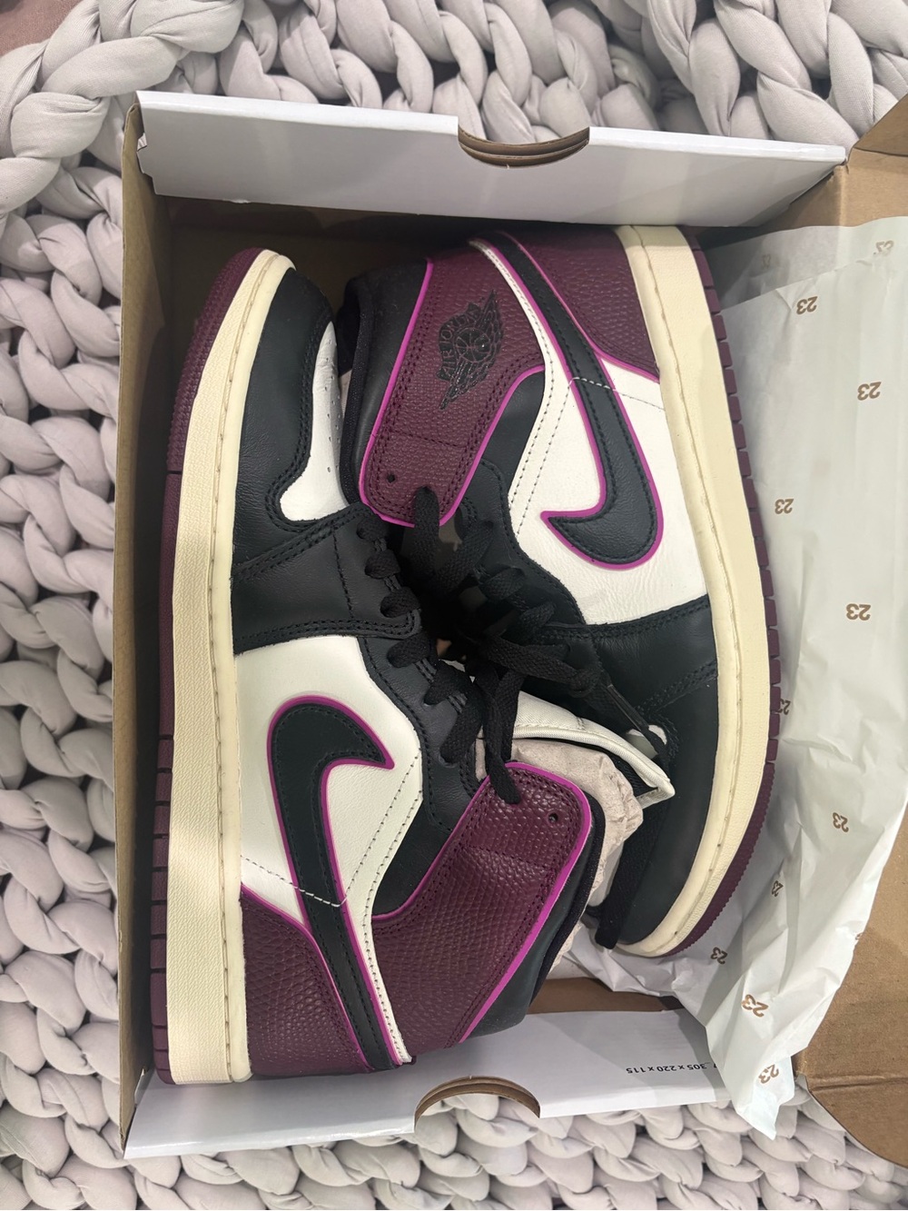 Jordan WMNS Air Jordan 1 Mid SE in White & Gold accents
